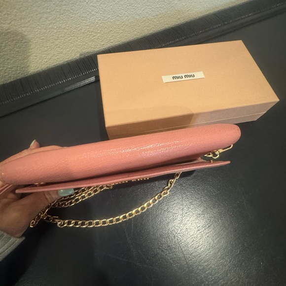 Miu Miu Pink Leather Clutch Wallet with Gold Chain - Picture 6 of 8